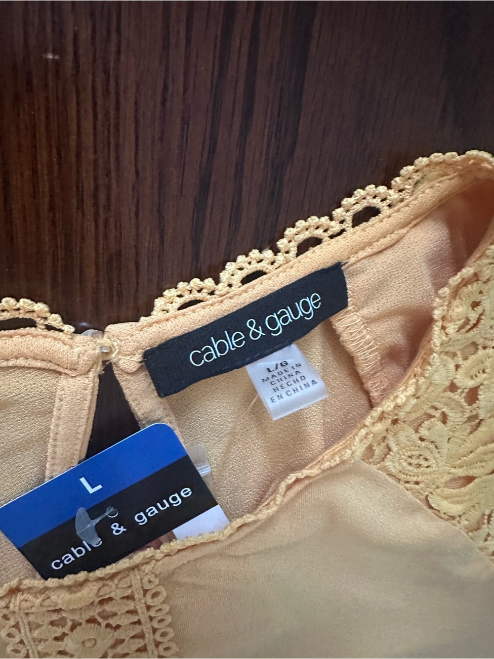 Beautiful Cable & Gauge Yellow Lace Sleeve Women’s Top - Picture 2 of 5